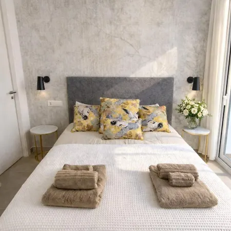 Sunny Coast Apt. 3br, 2baths, Ac & Heated Pool Торевьиа