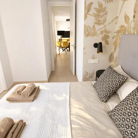 Sunny Coast Apt. 3br, 2baths, Ac & Heated Pool Appartement