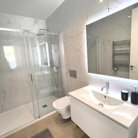 Sunny Coast Apt. 3br, 2baths, Ac & Heated Pool Appartement