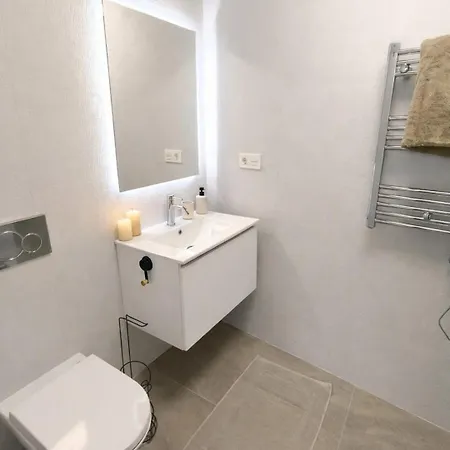 Sunny Coast Apt. 3br, 2baths, Ac & Heated Pool * Торевьиа