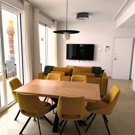 Sunny Coast Apt. 3br, 2baths, Ac & Heated Pool * Торевьиа