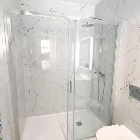 Sunny Coast Apt. 3br, 2baths, Ac & Heated Pool Торевьиа