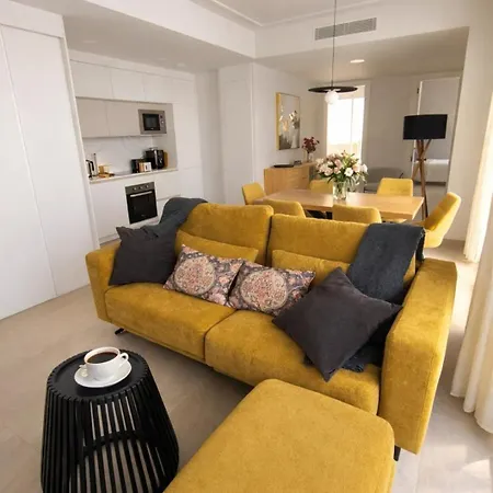 Sunny Coast Apt. 3br, 2baths, Ac & Heated Pool Торевьиа